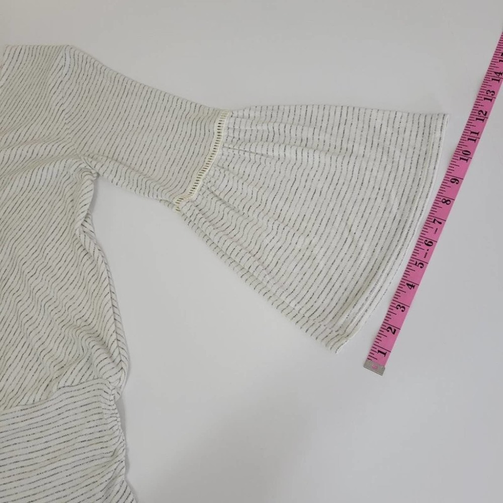 Knox Rose Cream V-Neck Top - Picture 11 of 11